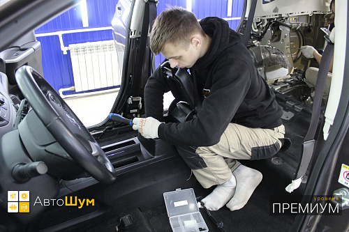 Разбираем салон Хонда ЦР-В 4