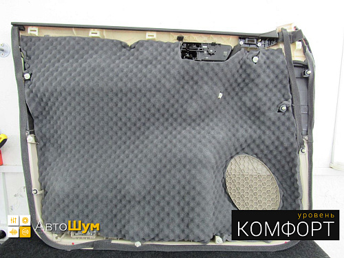 Шумопоголотитель Flex А15 на обшивке двери ленд крузер прадо.