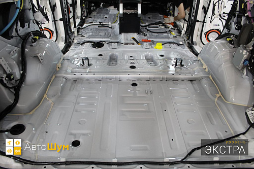 Штатная виброизоляция в багажнике Тойоты Ленд Крузер Прадо 150