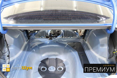 Штатная шумоизоляция багажника Киа Рио.