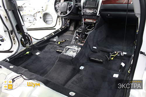 Пылесосим ковер Тойоты Камри 55
