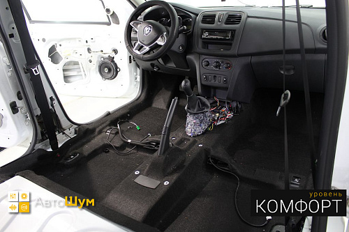 Пылесос ковра Рено Логана