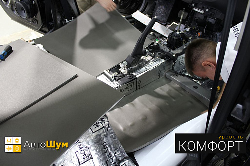 Клеим Шумофф Base 8 на пол Рено Каптюр.