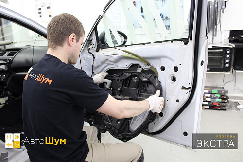 Снимаем дверной щит Мазды 6