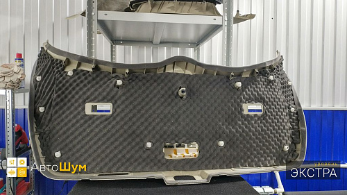 Шумоизоляция обшивки пятой двери Ниссан Мурано