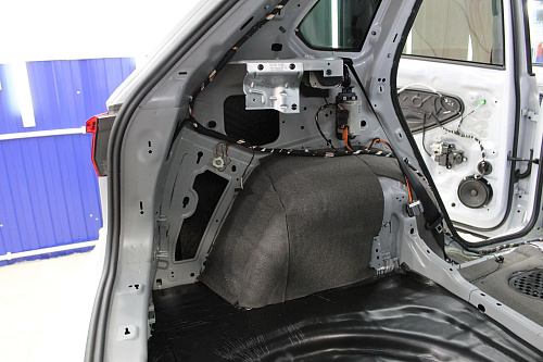 Шумоизоляция арок Фольксваген Тигуан