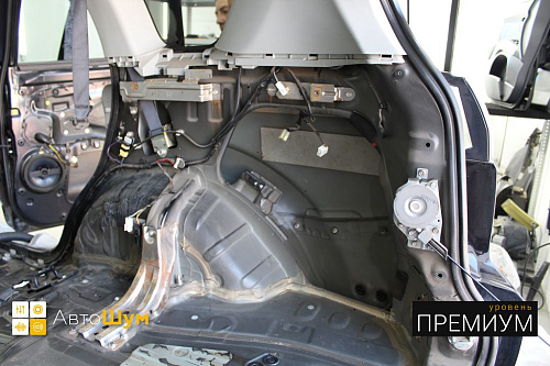 Штатная шумоизоляция арок Митсубиси Аутлендер ХЛ.