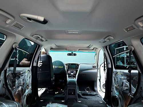 Разбор салона Мицубиси Монтеро