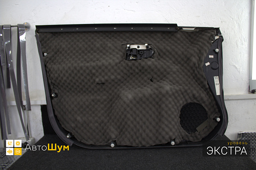 Оклеиваем шумопоглотителем обшивку двери Киа Рио ФБ