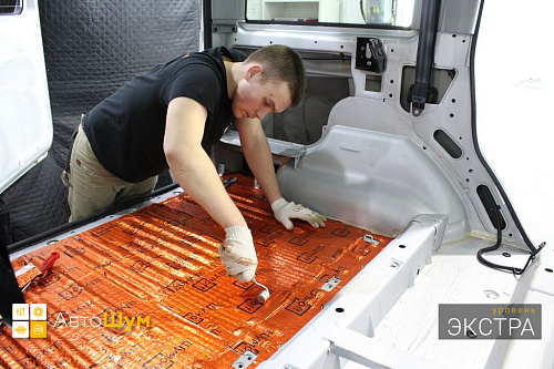 Клеим виброизоляцию в багажник УАЗ Патриот