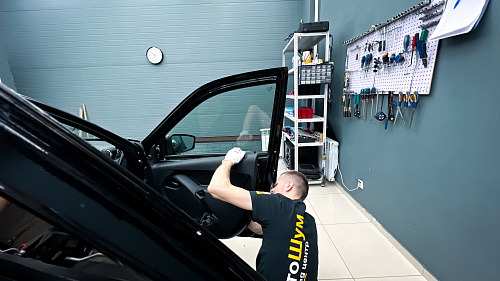 Разбор дверей Лада Гранта