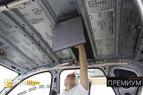 Клеим Герметон 7 на крышу Мазды СХ5.