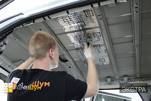 Клеим виброизоляция Шумофф Joker на крышу Сузуки Гранд Витары