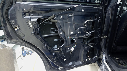 Шумоизоляция дверей Субару Форестер