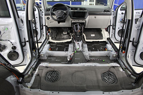 Звукоизоляция днища Фольксваген Тигуан