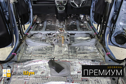 Виброизоляция пола Тойоты Рактис.