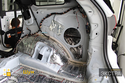 Виброизоляция арок и крыльев Джип Гранд Чероки