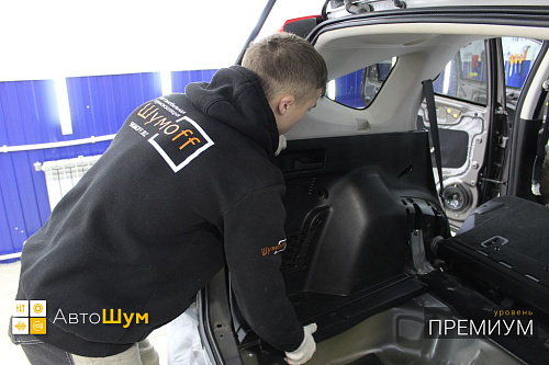 Разбираем багажник Хонда ЦР-В 4