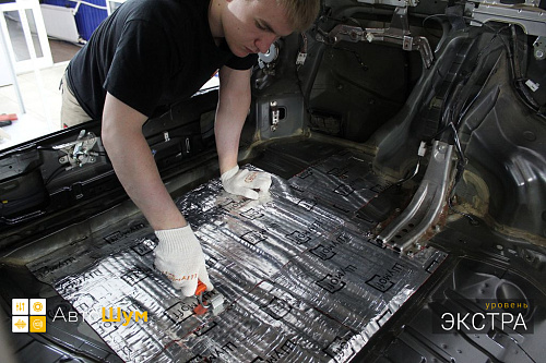 Клеим виброизоляцию на дно багажника Митсубиси Аутледер ХЛ