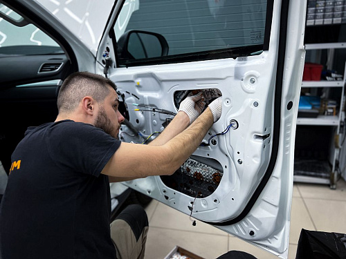 Виброизоляция дверей Мицубиси Монтеро