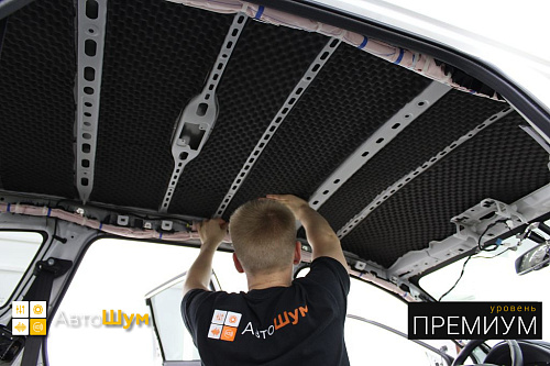 Клеим шумофф Герметон 7 на крышу Хонды Ср-в