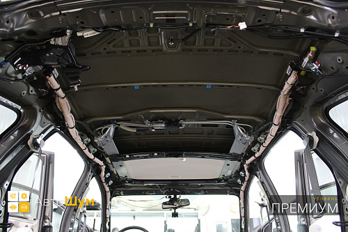 Демонтаж штатной шумоизоляции крыши Хонда ЦР-В 4