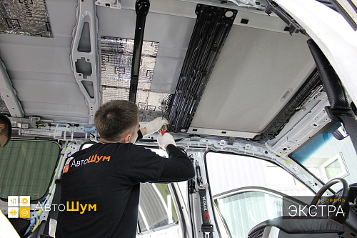 Клеим виброизоляцию на крышу Тойоты Ленд Крузер Прадо 150