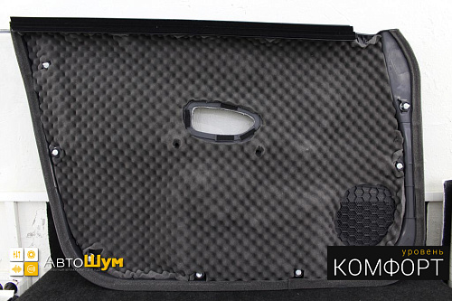 Шумоизоляция дверной обшивки Ниссан Альмеры.