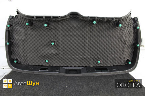 Шумоизоляция обшивки пятой двери Ниссан Мурано