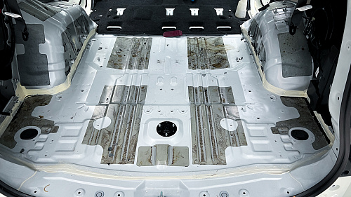 Разбор багажника Мицубиси Монтеро