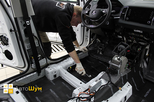 Звукоизоляция пола Шкода Карок