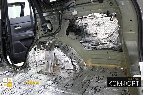 Клеим Шумофф М2 на крылья Митсубиси Аутлендер GF.