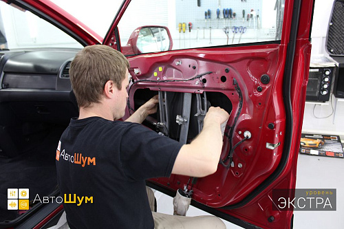 Клеим Шумофф Комфорт 6 внутрь двери Хонды ЦРВ