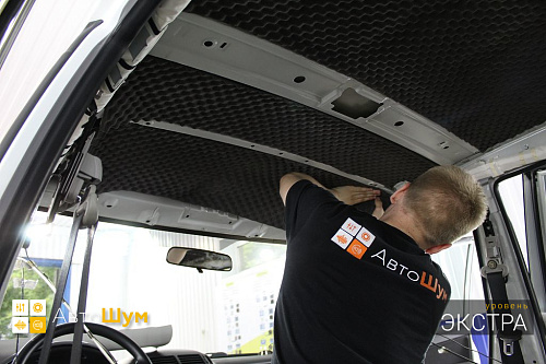 Клеим шумопоглотитель Шумофф Absorber А15 вторым слоем на крышу Сузуки Гранд Витары.