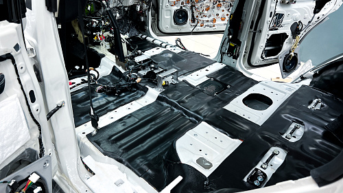 Шумоизоляция пола Митсубиси Паджеро