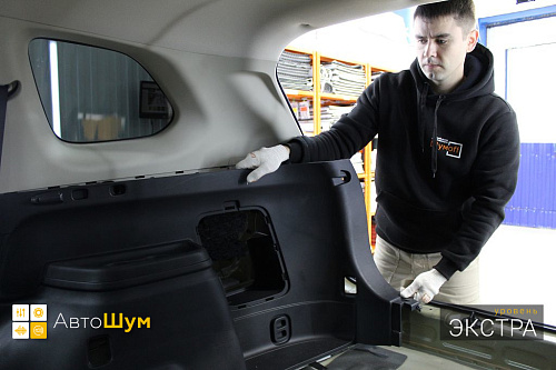 Разбираем багажник Митсубиси Аутледер