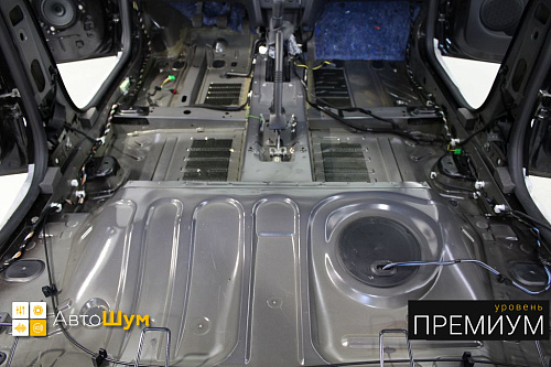 Штатная шумоизоляция пола Рено Сандеро