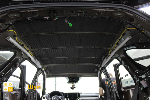 Клеим шумопоглотитель на крышу Киа Соренто