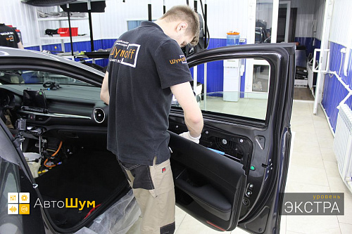 Снимаем дверные обшивки Киа Церато