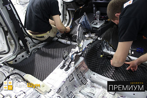 Клеим Комфорт 6 на пол Субару Форестер