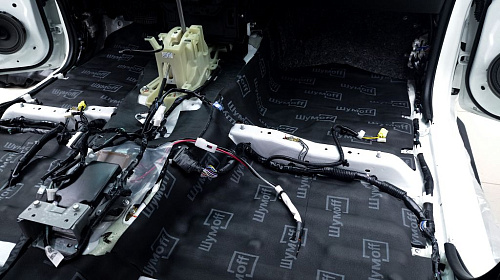 Шумоизоляция пола Мицубиси Монтеро