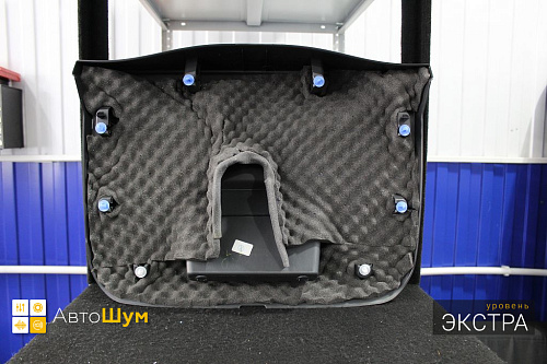 Шумоизоляция обшивки пятой двери Рено Дастер