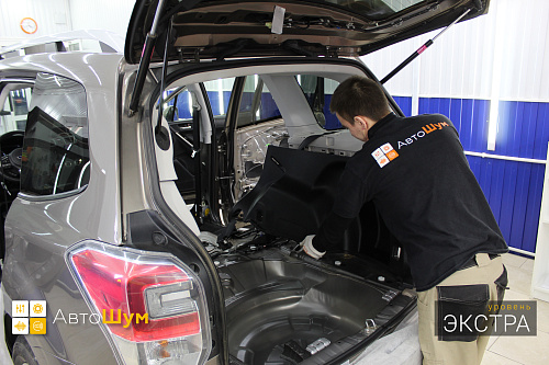 Разбираем багажник Субару Форестер.