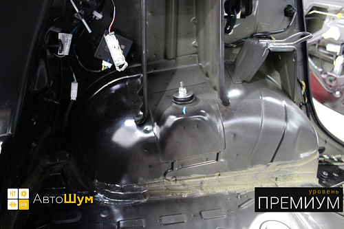 Штатная шумоизоляция арок Рено Сандеро