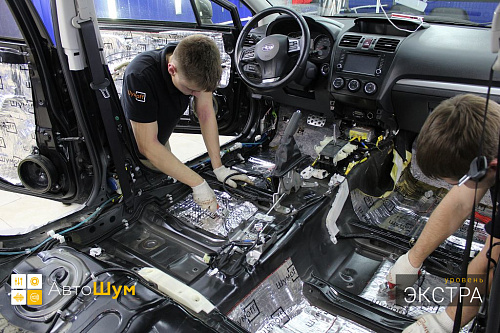 Клеим виброизоляцию на днище Субару ХВ