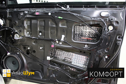 Виброизоляция дверей Тойоты Короллы.