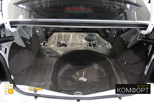 Клеим Шумофф Base 4 на дно багажника Рено Логана