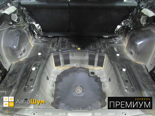 Штатная шумоизоляция багажника Субару ХВ.