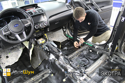 Клеим Шумопоглотитель на пол Субару Форестер.