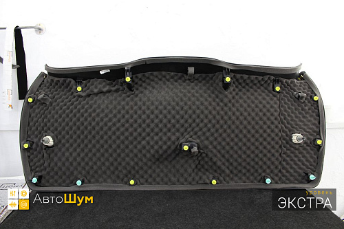 Шумоизоляция обшивки пятой дверей Джип Гранд Чероки.